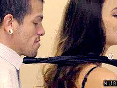 Grosse bite, Sucer une bite, Brunette brune, Orgasme, Petite femme, Maigrichonne, Nénés