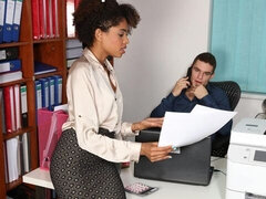 18 jahre, Hundestellung, Schwarz, Interrassisch, Natürlichen titten, Büro, Jungendliche (18+), Titten