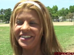 Grote lul, Grote mammen, Zwart, Blond, Pijpbeurt, Diep in de keel, Interraciaal, Tieten likken