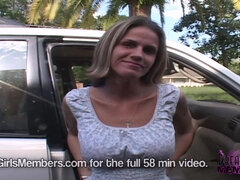 Enthousiasteling, Grote mammen, Bruinharig, Flashing, Natuurlijke tieten, Openbaar