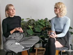 Enthousiasteling, Kont, Eerste keer, Natuurlijke tieten, Tepels, Kut duiken, Geschoren, Vibrator