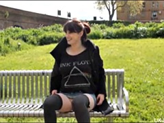 Leie, Tussi, Fingern, Flashen, Flexibel, Milf, Im freien, Öffentlich