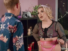 Спальня, Большая жопа, Большой член, Большие сиськи, Блондинки, Минет, Собачьи, Короткая стрижка