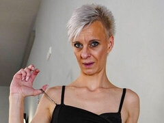 Amateur, Culo grande, Rubia, Penetracion con dedos, Tetas naturales, Cabello corto, Solo, Tetas