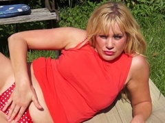 Britisch, Hausfrau, Masturbation, Reif, Öffentlich, Rasiert, Solo