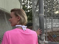 Blondine, Besamung, Fussjob, Freundin, Pov, Öffentlich, Reiten, Rasiert