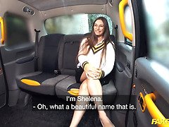 Blasen, Auto, Hundestellung, Italienisch, Natürlichen titten, Orgasmus, Öffentlich, Schreiend