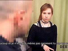 Jolie jeune fille avec un tour de cou satisfait le boner du collecteur de dettes