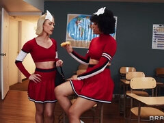 18, デカ尻, デカチン, フェラチオ, チアリーダー, ジム, 巨大, ティーン