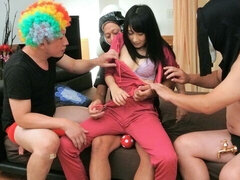 Gros cul, Grosse bite, Sucer une bite, Brunette brune, Éjaculation interne, En levrette, Japonaise, Nénés