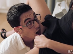 Sucer une bite, Couple, En levrette, Faciale, Branlette thaïlandaise, Léchez, Bureau, Chatte