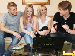 Amateur, Gros cul, Grosse bite, Sucer une bite, Le plan cul à quatre, Seins naturels, Maigrichonne, Adolescente