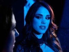 Rondborstig, Vingeren, Gapende, Zoenen, Lesbisch, Masturbatie, Strippen, Tieten likken