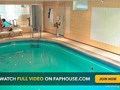 Sucer une bite, Couple, Tir de sperme, Hd, Mère que j'aimerais baiser, Piscine, Chevaucher, Nénés