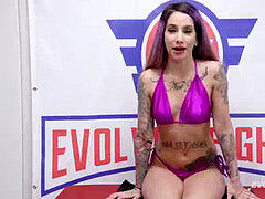 茶髪の, 人形, レズビアン, ヌード, 小柄, 現実, ペニスバンド, タトゥー