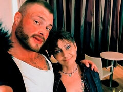 Leie, Grosser arsch, Blasen, Selbstgemacht, Riesig, Lingerie, Piercing, Pov
