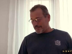 お尻, 美人, フェラチオ, 茶髪の, 中出し, ディルド, パンティ, 馬乗り