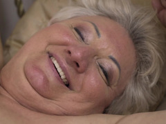 Gros seins, Blonde, Sucer une bite, Tir de sperme, Mamie, Masturbation, Mature, Jarretelles
