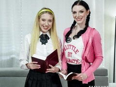 18 ans, Cul, Grosse bite, Sucer une bite, 2 femmes 1 homme, Maigrichonne, Adolescente, Nénés