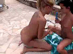 Penetracion con dedos, Lesbiana, Pezones, Pequeña, Adolescente, Tetas