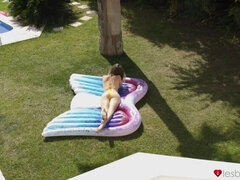 Badpak, Seksspeelgoed, Europees, Lesbisch, Likken, Masturbatie, Buiten, Geschoren