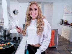 Grosser schwanz, Blondine, Blasen, Hundestellung, Küche, Natürlichen titten, Jungendliche (18+), Titten