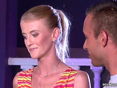 Mooi, Blond, Rondborstig, Oudere vrouw, Lesbisch, Rijpe lesbienne, Moeder, Stiefmoeder