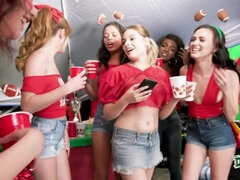 Blasen, Hundestellung, Studentenwohnheim, Frau frau mann, Fingern, Party, Muschi, Zug