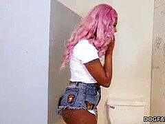 黒人, フェラチオ, イく瞬間, 黒人, 顔射, 開帳, のぞき穴, 三人