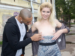 Rubia, Mamada, Al aire libre