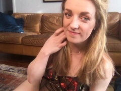 En levrette, Béant, Branlette thaïlandaise, Masturbation, Mère que j'aimerais baiser, Solo, Jouets, Webcam