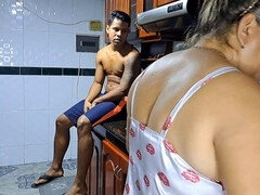 Enthousiasteling, Amerikaans, Pijpbeurt, Huisgemaakt, Rijpe lesbienne, Moeder, Stiefmoeder, Taboe