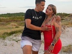 Playa, Culo grande, Verga grande, Tetas grandes, Rubia, Mamada, Estilo perrito, Al aire libre