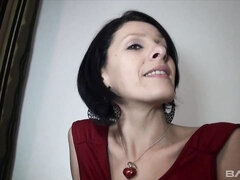 Grosser arsch, Grosser schwanz, Grosse titten, Blasen, Braunhaarige, Hundestellung, Absätze, Milf
