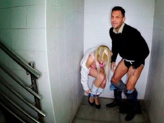 Sucer une bite, Attrapée, Habillées, En levrette, Léchez, Fête, Public, Chatte