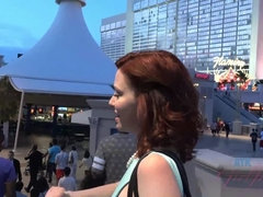 Salle de bains, Sucer une bite, Brunette brune, Petite amie, Piercing, Pov, Chatte, Nénés