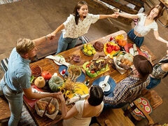 18 jaar, Kont, Pijpbeurt, 1 man 2 vrouwen, Natuurlijke tieten, Orgie, Mager, Tiener