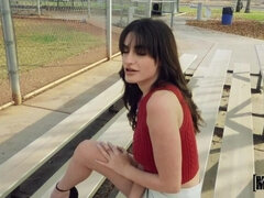 Gros cul, Sucer une bite, Brunette brune, Tir de sperme, En levrette, Faciale, Hard, Jouets