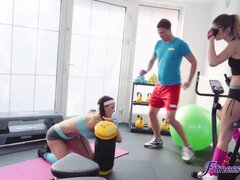 Chica, Morena, Europeo, Flexible, Tetas naturales, Chorro, Tetas, Mojado