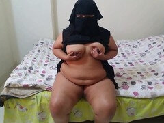 Arabisch, Schlafzimmer, Grosser arsch, Britisch, Spermaladung, Ehemann, Mutti, Stiefmutter