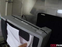 Sucer une bite, Brunette brune, Tir de sperme, Branlette thaïlandaise, Argent, Petite femme, Maigrichonne, Adolescente