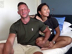Asiatisch, Grosser arsch, Grosser schwanz, Blasen, Kehlenfick, Schwanz, Hd, Jungendliche (18+)