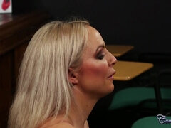 Arsch, Grosse titten, Blondine, Blasen, Vollbusig, Spermaladung, Aufs gesicht abspritzen, Milf