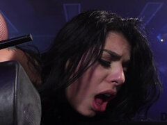 Gros cul, Blonde, Gode, Femme dominatrice, Talons, Embrassement, Seins naturels, Fessée