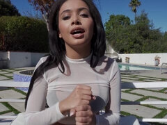 Brunette brune, Branlette thaïlandaise, De plein air, Rasée, Chaussures, Solo, Dénudage, Adolescente