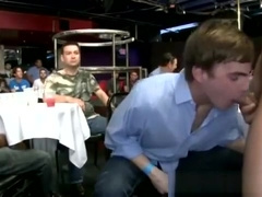 Hunks giving blowjobs to strippers