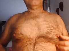 Hairy daddy's show on cam