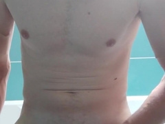 je me branle de ouf dans la salle de bain après le taff