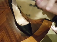 Big load for wife's patent black heels