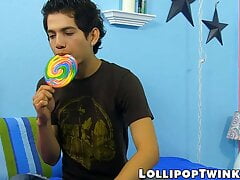 Lollipop twinks Conner Bradley and Giovanni Lovell ass fuck